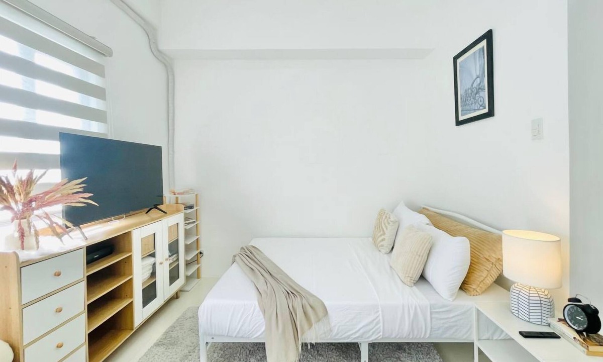 Mandurriao Apartment | Spacious Studio with Balcony