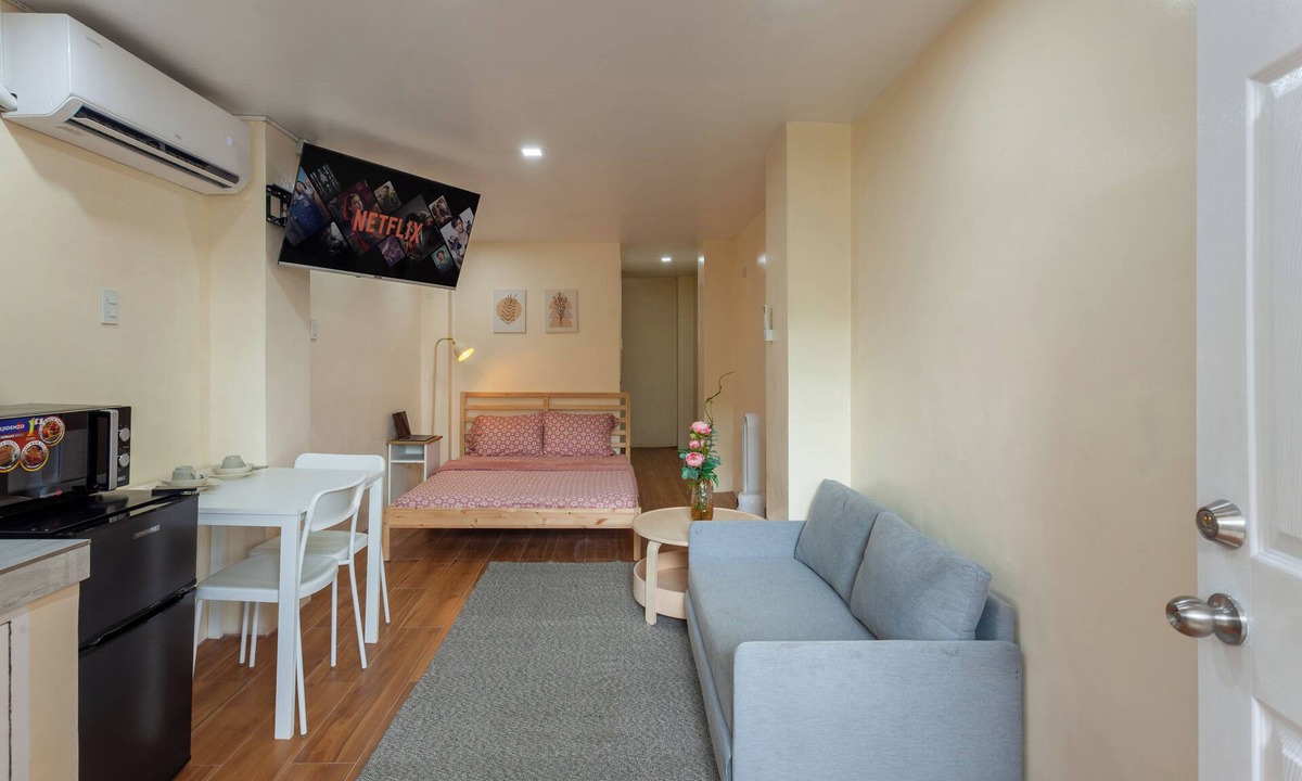 Diliman Apartment | Spacious Studio with Fast Wi-Fi Near UP and Maginhawa
