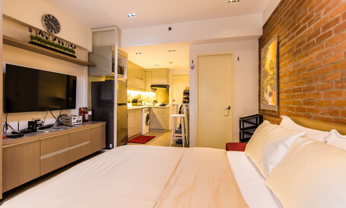 Legazpi Village Condo | Spacious Studio with Amazing Balcony views at Greenbelt Makati