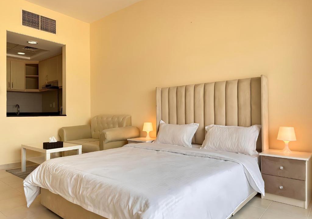 Discovery Gardens Apartment | Spacious Studio - With Poolgym