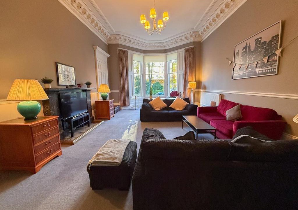 North West Apartment | Spacious Three Storey West End Home - 3 bedroom