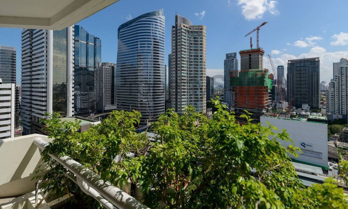 Silom Apartment | Spacious Top Class Apartment Great location