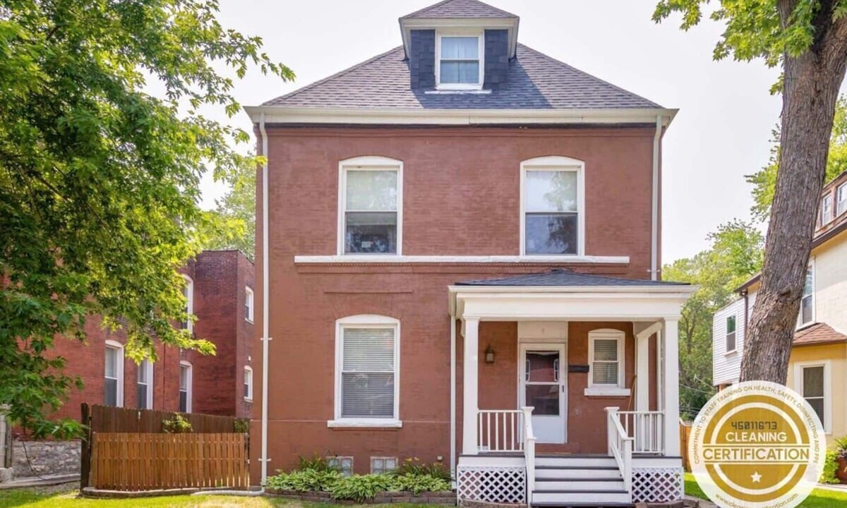 Tower Grove South House | Spacious Tower Grove 3BR Home ABODEbucks