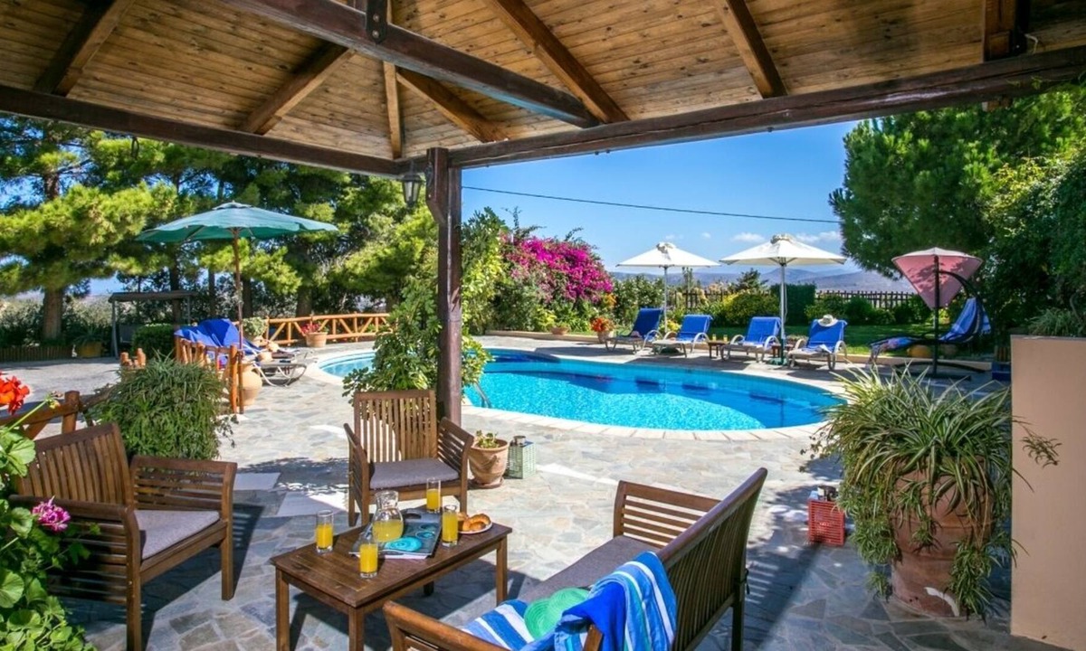 Stamnoi Villa | Spacious Traditional Villa in Beautiful and Quiet Surroundings !