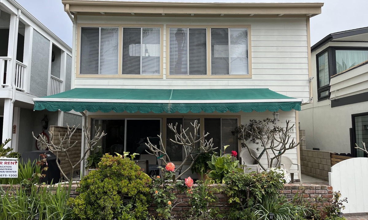 Balboa Island Condo | Spacious upper unit with partial water view four houses from North Bay Front