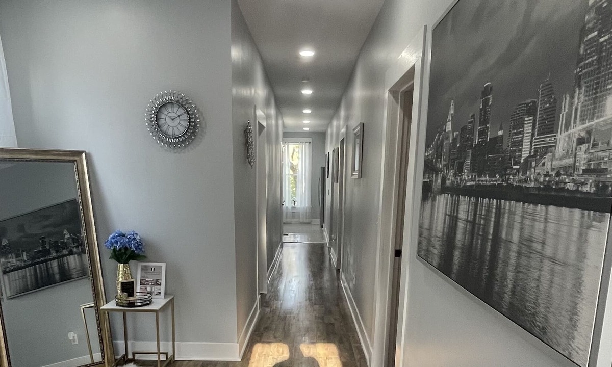 East Price Hill House | Spacious upscale 6bedroom home