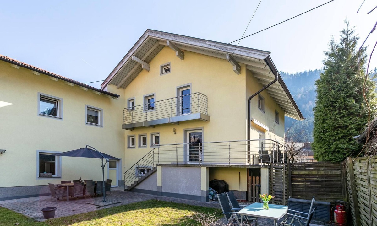 Radfeld Apartment | Spacious vacation home where your dog is welcome