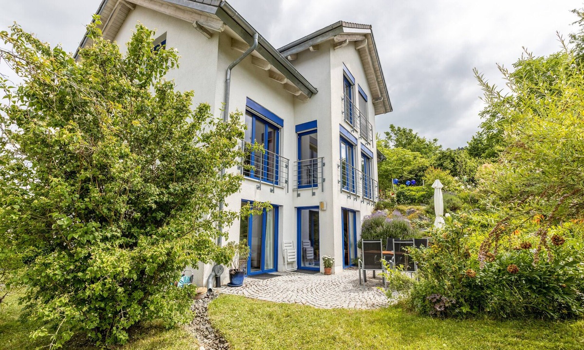 Denkingen Apartment | "Spacious vacation rental with a garden," private terrace, mountain views, and Wi-Fi