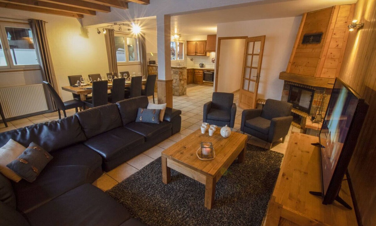 Morzine Ski Chalet | Spacious & Very Central 10 Person Chalet - 40m from Pleney Lift