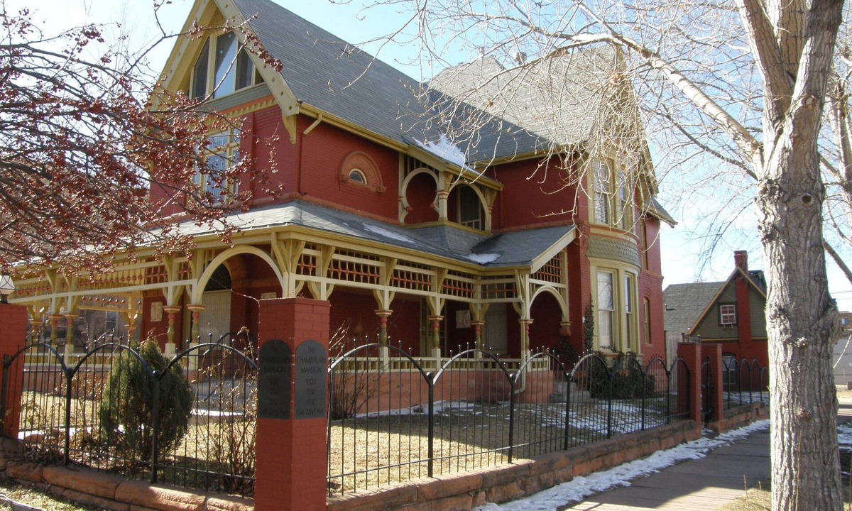 City Park West House | Spacious Victorian Mansion with 8-bedroom in marvelous Denver with AC
