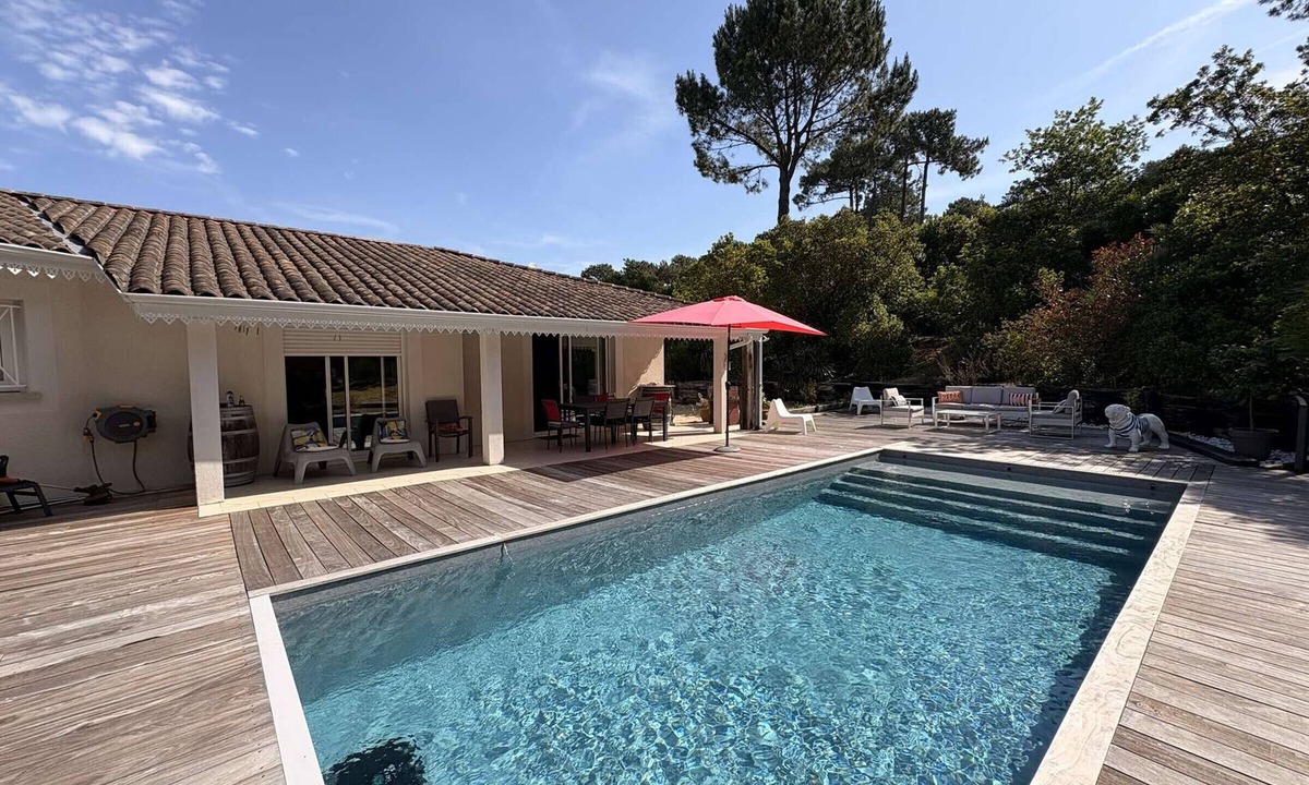 Cap-Ferret Villa | Spacious Villa with Heated Pool and Garden in Petit-Piquey