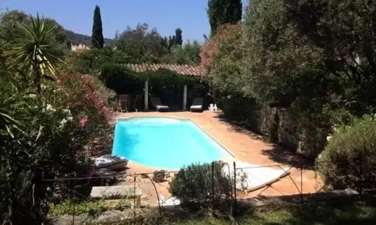 Porquerolles Villa | Spacious villa just a stone's throw from the village center and the sea