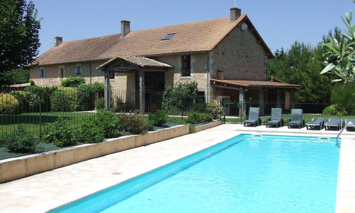 Champagne-Saint-Hilaire House | Spacious Villa with secure private pool, 7 bedrooms all with shower rooms
