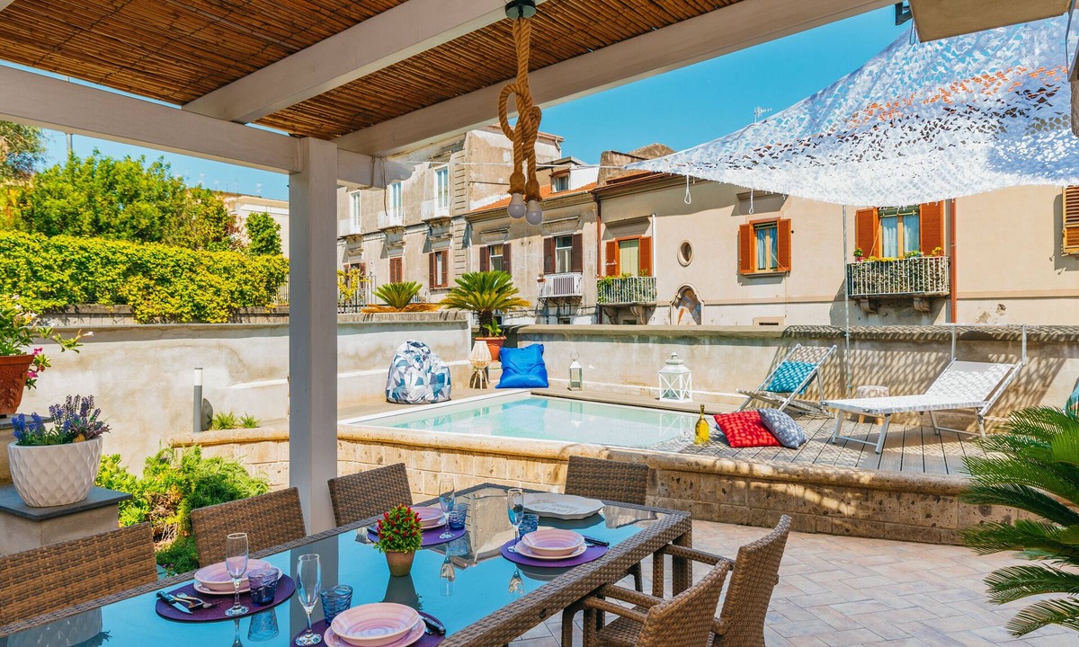 Sant'Agnello Villa | Spacious Villa with 4 rooms, pool, solarium & garden