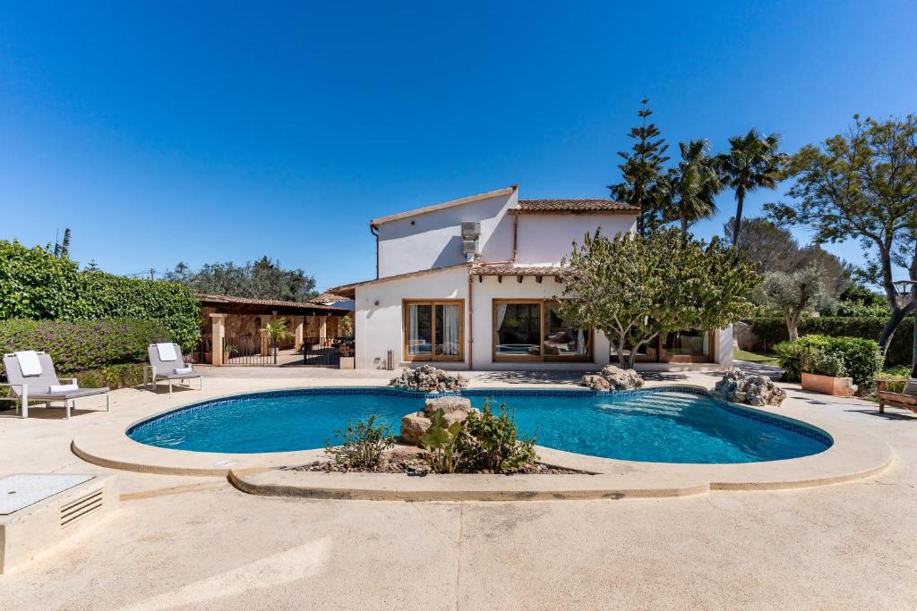 Es Garrovers Apartment | Spacious Villa with Pool, BBQ Terrace & En-Suite Bedrooms by Can Panxo