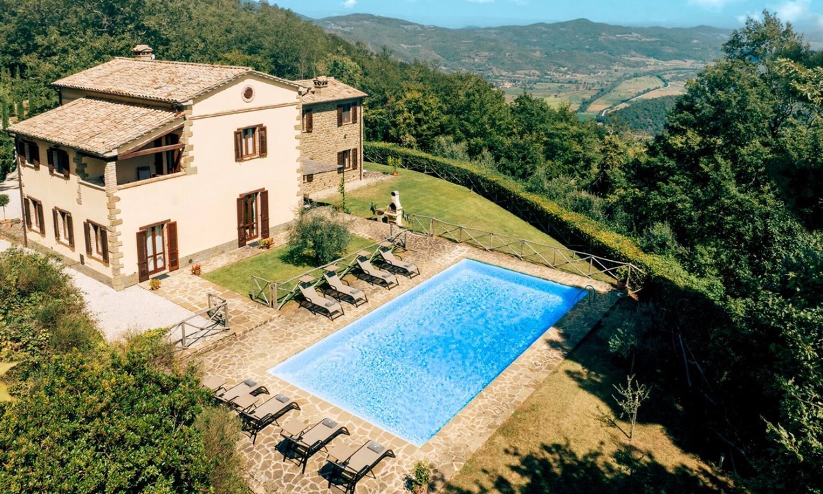 Lisciano Niccone Villa | Spacious Villa with Private Pool, Stunning Views, and Watersports