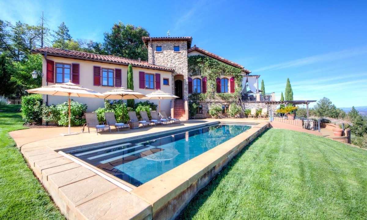 Napa County House | Spacious vineyard estate in Napa Valley with home, guest home, pool, pano views