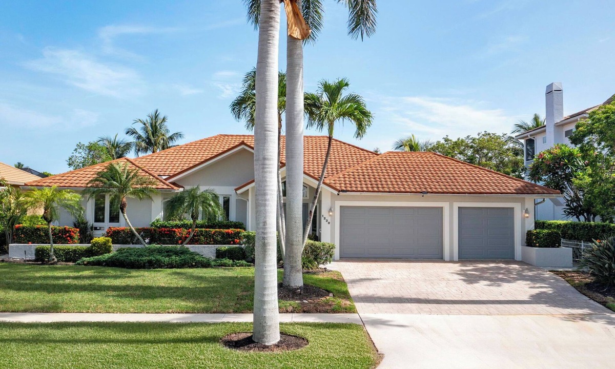 Marco Island Villa | Spacious Waterfront Villa Heated Pool Canal Walk to Beach Top Dining