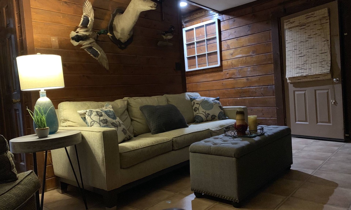 Sardis Cabin | Spacious waterfront cabin located on the lower Sardis lake.