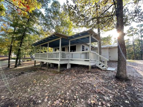 Zwolle House | Spacious Waterfront Cabin with Stocked Pond Views & Resort Amenities near Zwolle, Louisiana