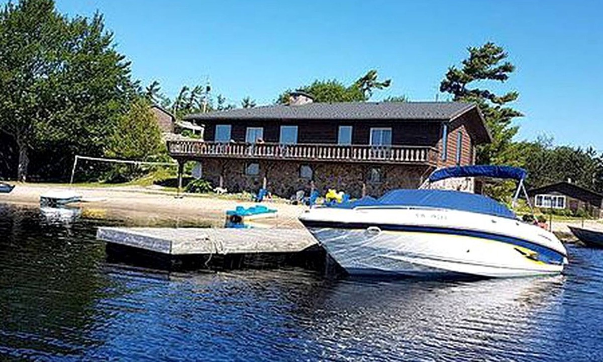 Carling House | Spacious Waterfront Cottage Rental for a Family-Friendly Getaway on Georgian Bay, Ontario