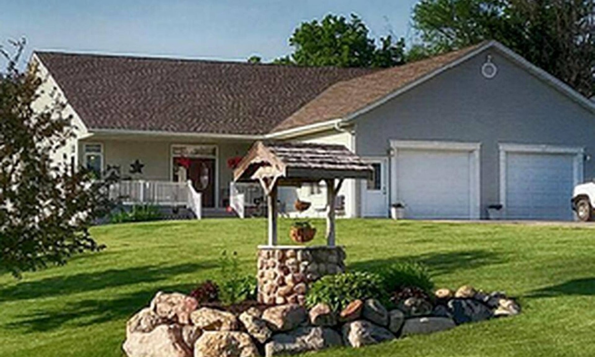 Morristown Cabin | Spacious Waterfront Vacation Rental on Lake Sakatah in Rice County, Minnesota