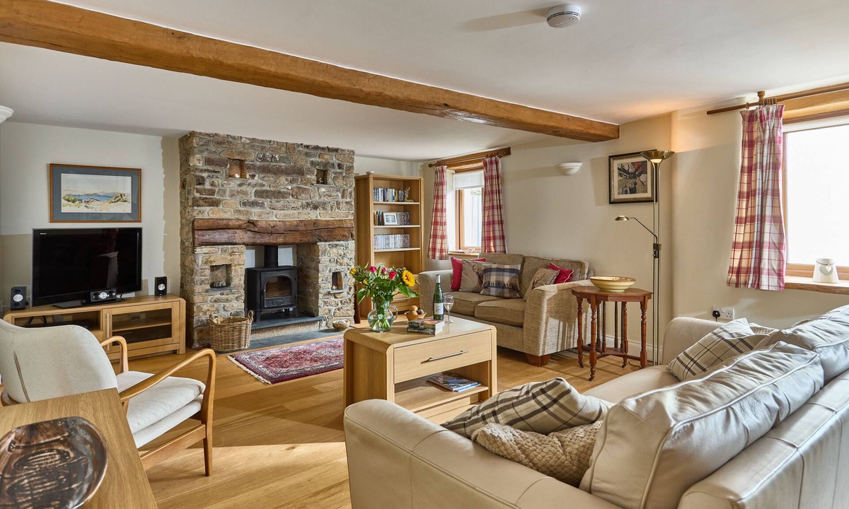 Hartland Cottage | Spacious, well-equipped cottage with parking in Hartland, N Devon - Sleeps 6.
