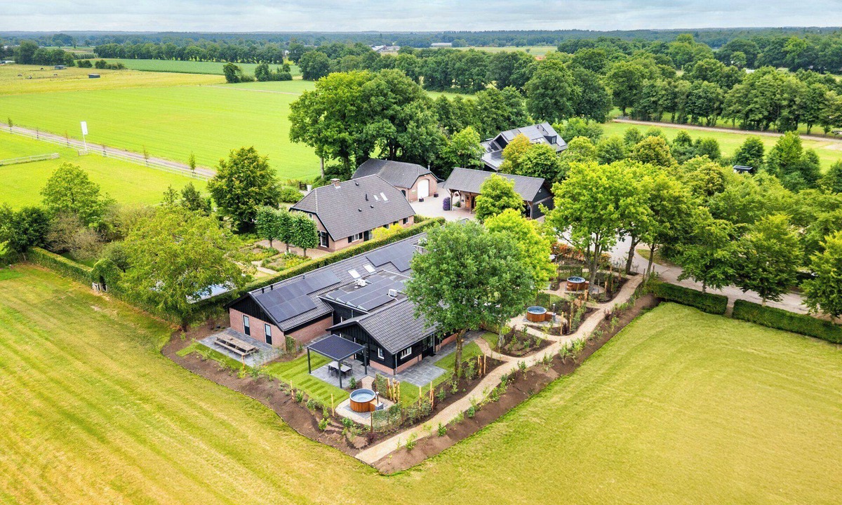 Otterlo House | Spacious wellness home for 6 guests with a private sauna and hot tub in the garden. Stylish, single-floor layout and designed for pure relaxation.