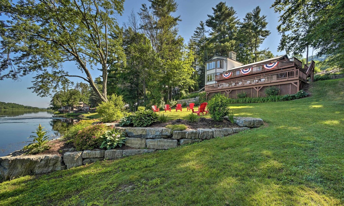 Wells House | Spacious Wells Oasis w/ Decks on Little Lake!