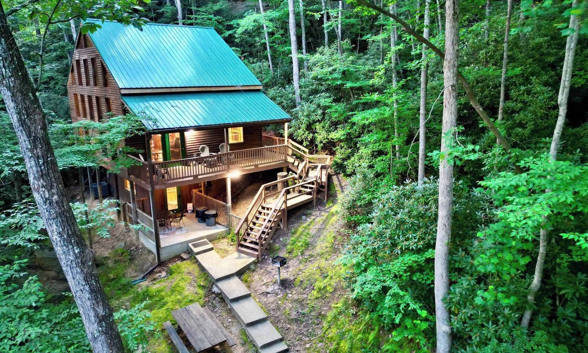 Stanton Cabin | Spacious- Wifi - Arcade-Kids Climbing Wall -RRG - Grants Ripple Cabin Is Located Right at the Slade Exit!