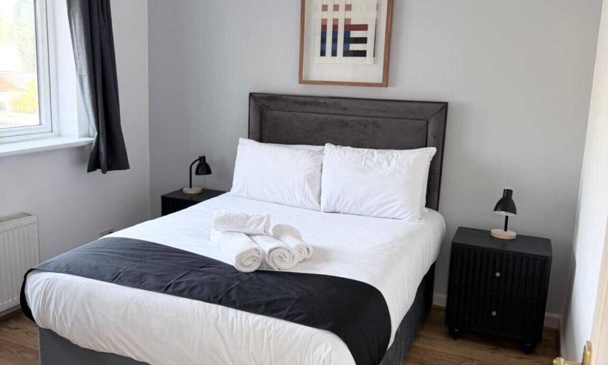 Slough House | Spacious Windsor House 5B - 4 En-Suites -Sleeps 10