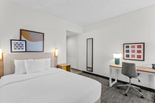 Des Plaines Hotel | Spark by Hilton Des Plaines Chicago O'Hare