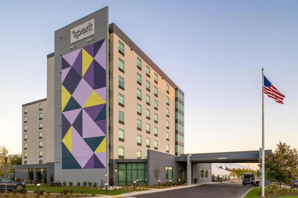 Madison Hotel | Spark By Hilton Madison Central
