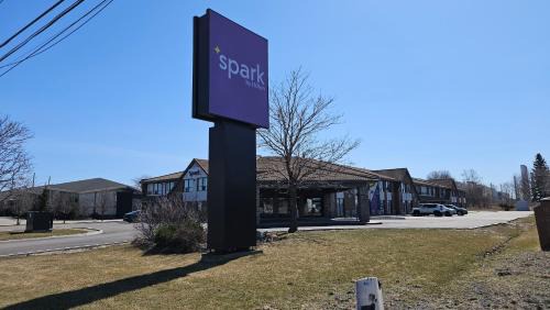 Oshawa Hotel | Spark by Hilton Oshawa