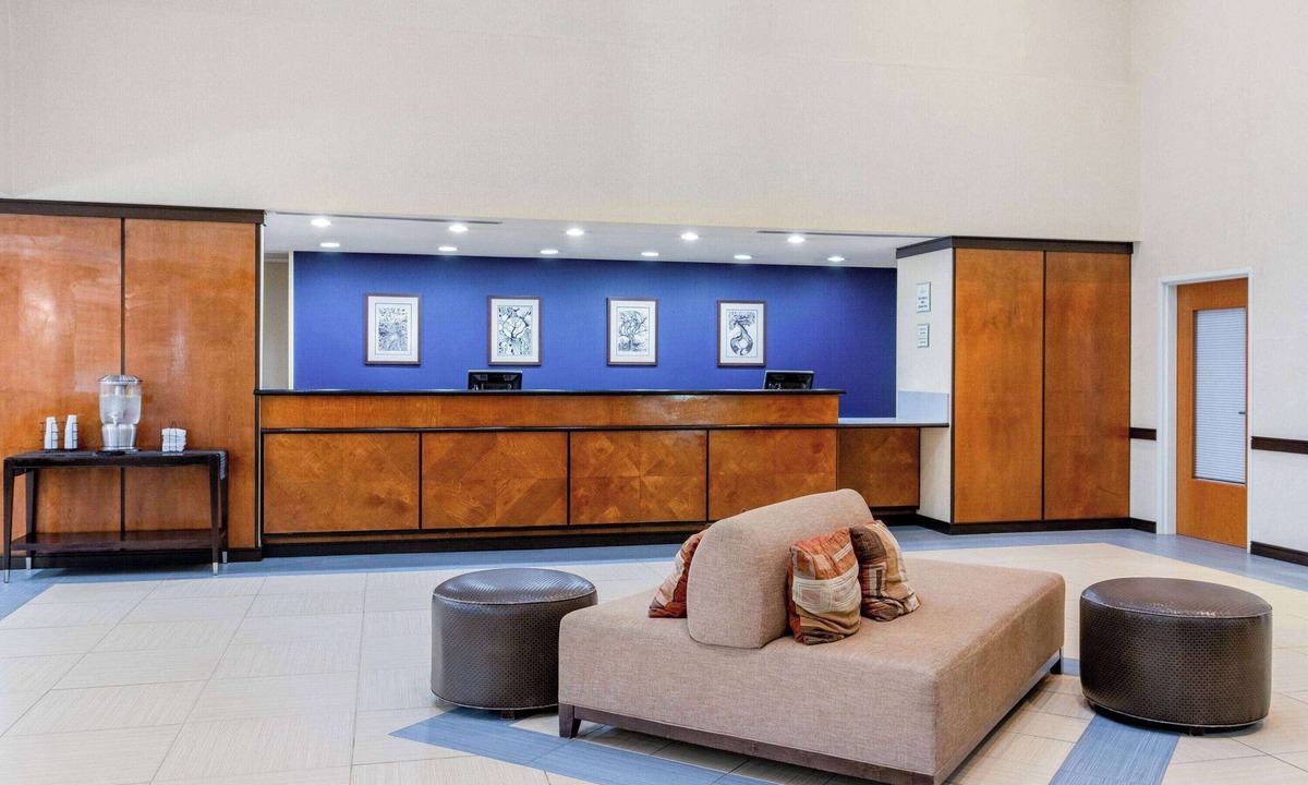 Plainfield Hotel | Spark by Hilton Plainfield Indianapolis