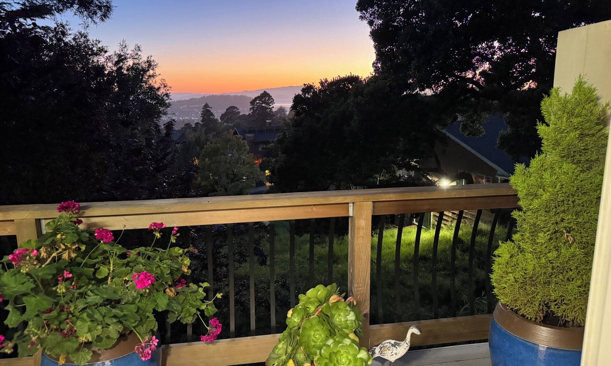 Thousand Oaks Apartment | Sparkling 3 room apt, S.F. Bay Views on most exclusive str. N. Berkeley Hills