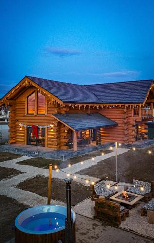 Rasnov Ski Chalet | Sparrow's Nest Spacious Mountain Chalet with Hot Tub and Panoramic Views
