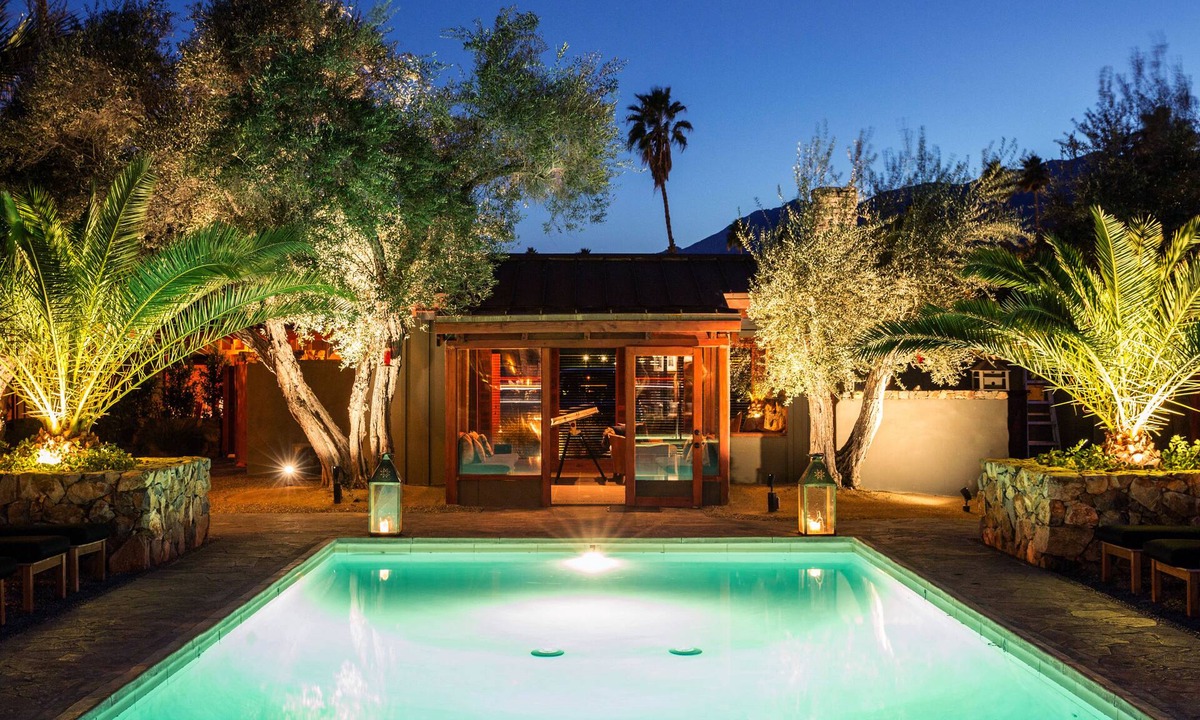 Twin Palms Hotel | Sparrows Lodge