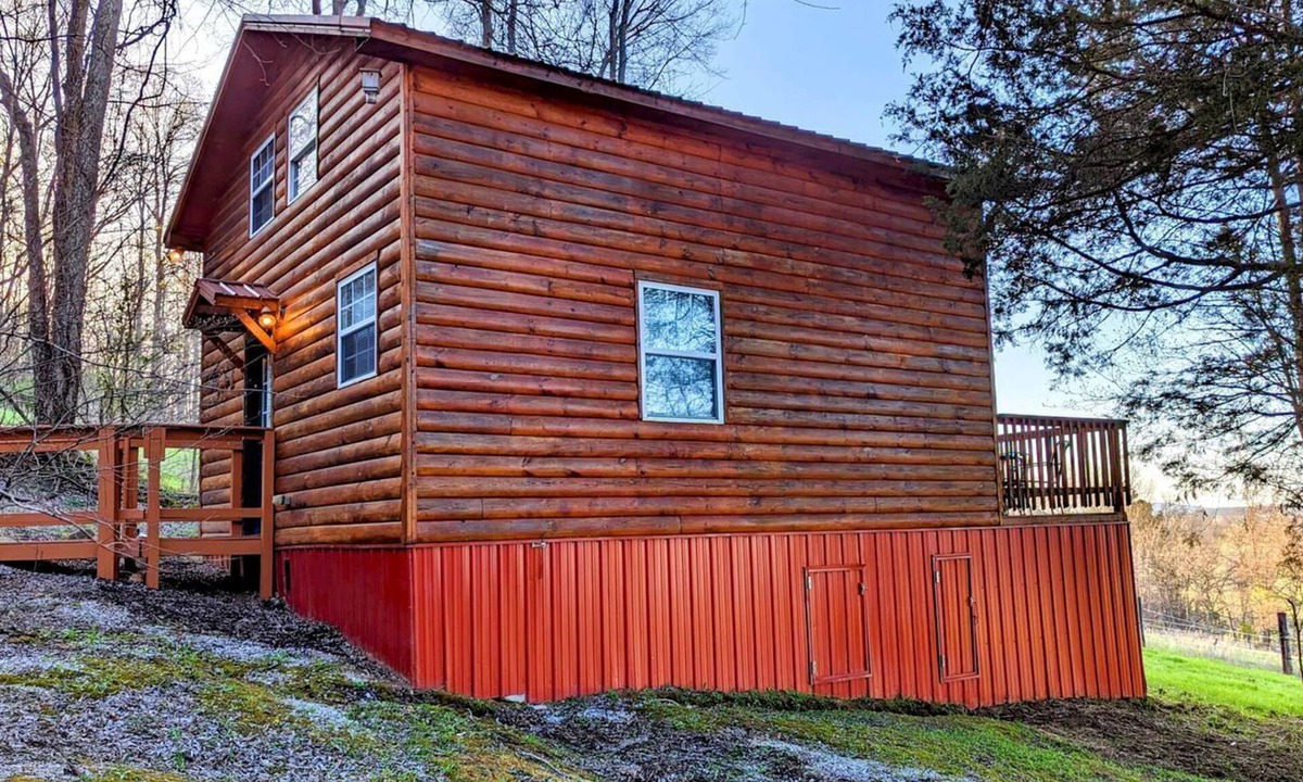 Sparta Cabin | Sparta Serenity: Charming Cabin with Hot Tub and Scenic Farm Views in TN