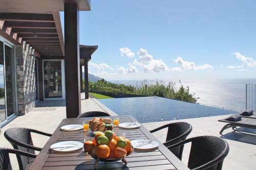 Estreito da Calheta Villa | Spectacular Calheta Villa Villa Cliffscape 3 Bedrooms Panoramic Sea View