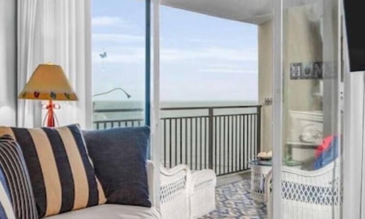 Myrtle Beach Condo | Spectacular Direct Beach ,Ocean View 17 floor Romantic Get Away King Bed !