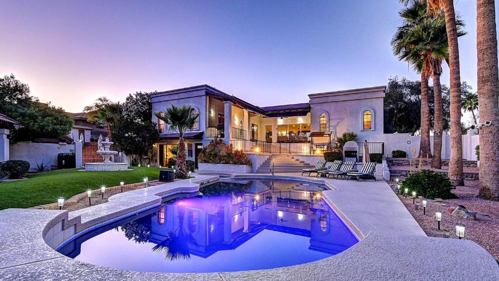 Fountain Hills House | Spectacular Fountain Hills 5 Bdrm wPool and Views