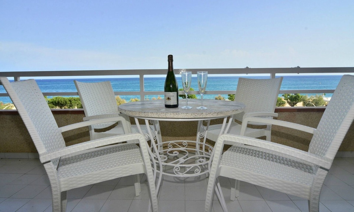 Pineda de Mar Apartment | Spectacular Frontline, Pineda de Mar
