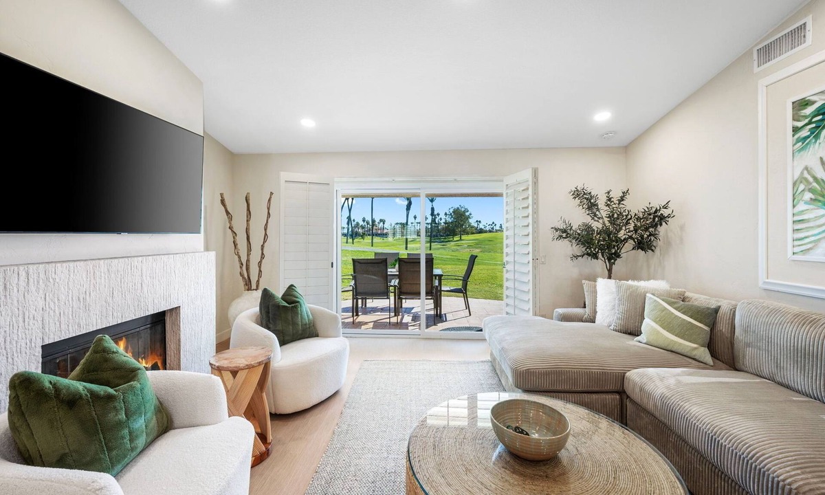 Palm Desert Villa | Spectacular Golf Course Single Level Retreat – Rare 3 bdrm 3 full bath Villa