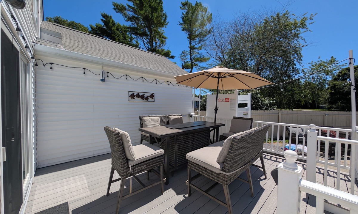 Hyannis House | Spectacular House! Fenced Yard. Playground Basketball, walk to Main St, ferries.