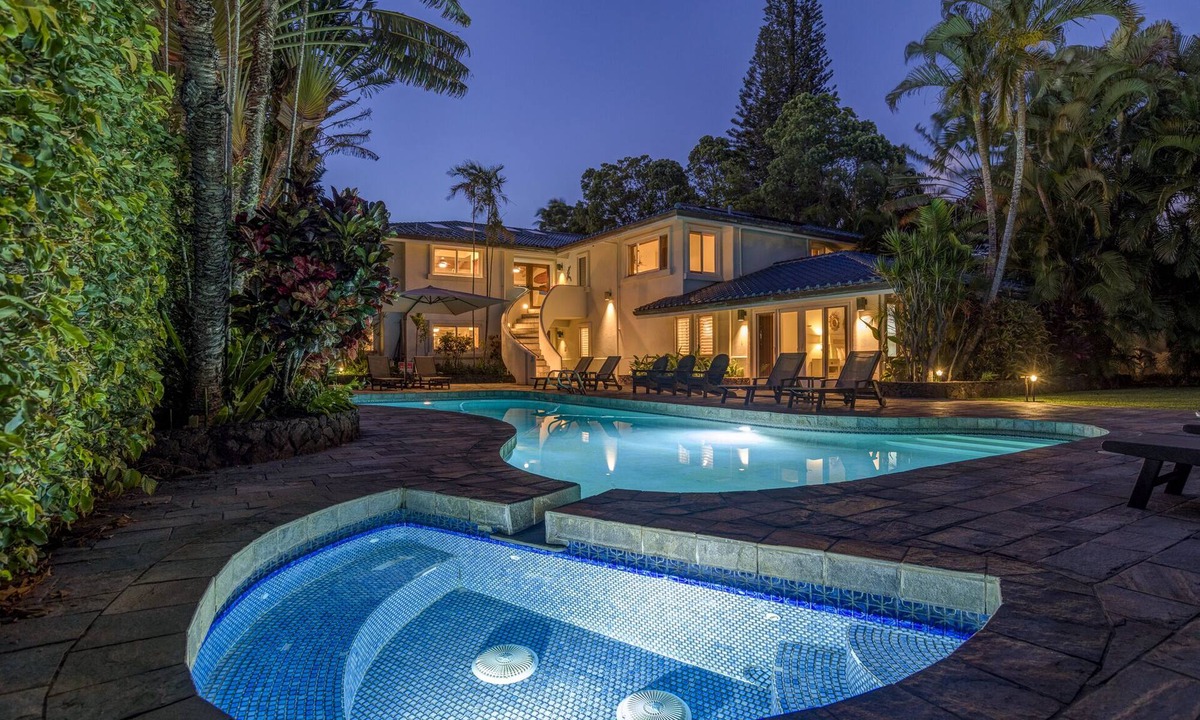 Napili House | Spectacular Ocean View. Close to Beaches & Shopping Plaza. Large Pool & Spa