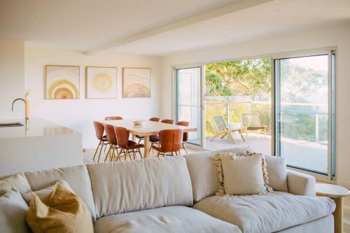 Anglesea House | Spectacular Ocean Views - Walk to the Beach