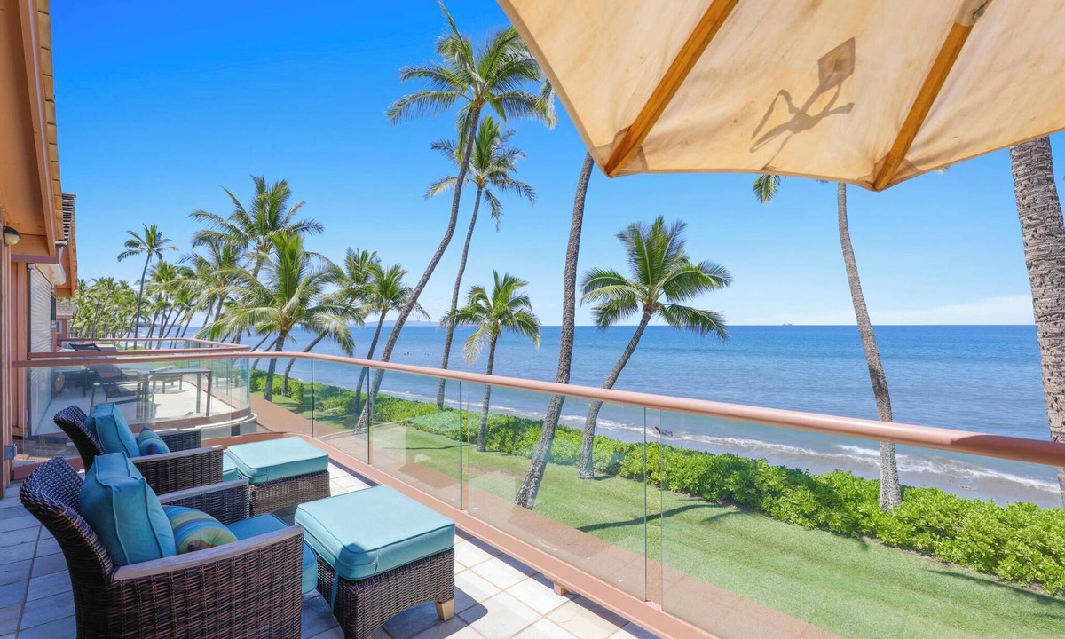 Downtown Lahaina House | Spectacular, Oceanfront 3 bedroom + den, AC, pool, sleeps 7.