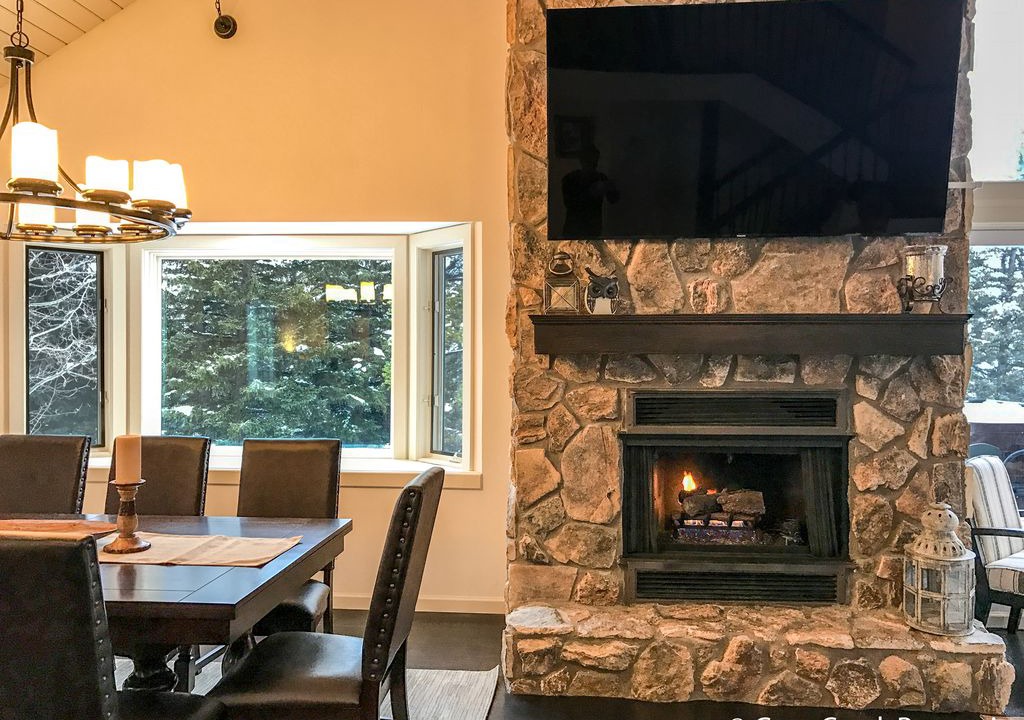 Matterhorn Village House | Spectacular Remodeled 5 Bedroom Matterhorn #1546 Home Hot Tub/Ski Lockers!