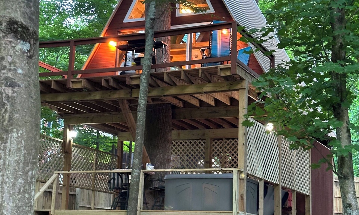 Hopewell Cabin | Spectacular riverfront treehouse in Beautiful Bedford County, PA,